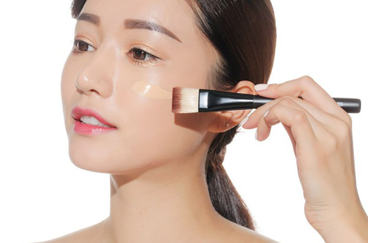 Mineral spray helps makeup last longer