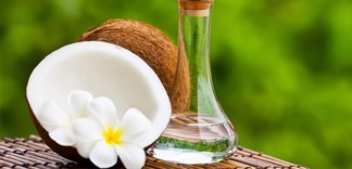 Bờ môi căng mọng, quyến rũ với 2 cách tẩy tế bào chết bằng dầu dừa