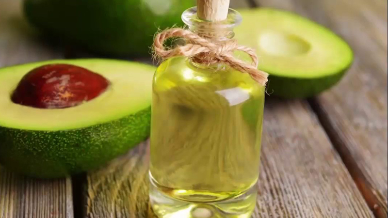 Share how to make a hair mask with avocado for smooth hair