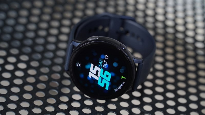 Kết nối Galaxy Watch Active 2: Với Galaxy Watch Active 2, bạn có thể kết nối và đồng bộ hóa với điện thoại thông minh của bạn để kiểm soát cuộc sống của mình một cách thuận tiện và thông minh hơn bao giờ hết. Hãy cùng xem hình ảnh liên quan để khám phá thêm các tính năng tuyệt vời của sản phẩm này nhé.