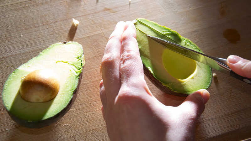 How to make custard apple and avocado smoothies to cool off the summer heat