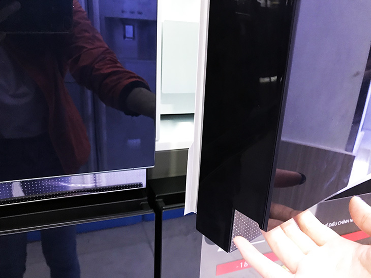 Thiết kế bên ngoài tủ Đánh giá tổng quan tủ lạnh Toshiba Inverter 622 lít GR-RF646WE-PGV > Thiết kế bên ngoài tủ