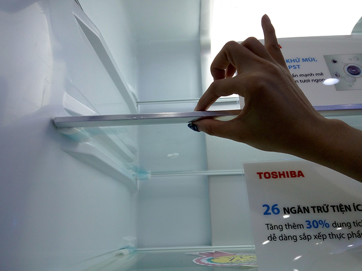 Thiết kế bên trong Đánh giá tổng quan tủ lạnh Toshiba Inverter 622 lít GR-RF646WE-PGV > Thiết kế bên trong