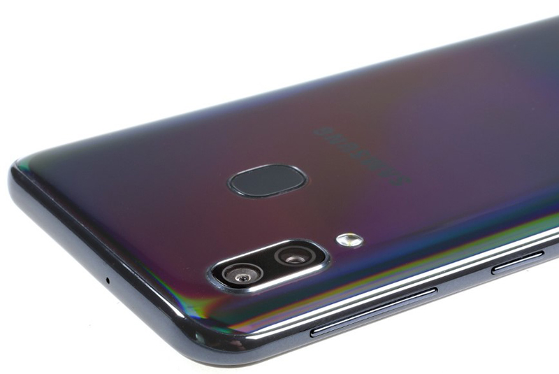 Đánh Giá Galaxy A40: 