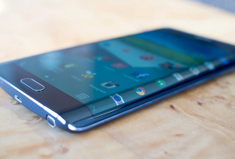 Galaxy Note 10 sẽ sử dụng màn hình cong hơn, camera selfie ở vị trí trung tâm Galaxy Note 10 sẽ sử dụng màn hình cong hơn, camera selfie ở vị trí trung tâm