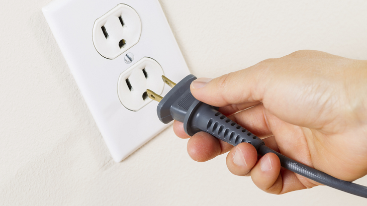 Unplug the plug when not using electronic devices