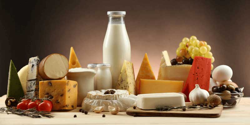 . Đây là một số thực phẩm có chứa lactose phổ biến mà bạn không nên ăn trong khi bị tiêu chảy: sữa, phô mai, kem, bơ.
