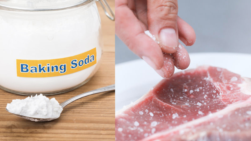 Dùng baking soda ướp đều lên các bề mặt của thịt, để trong tủ lạnh khoảng 15-20 phút