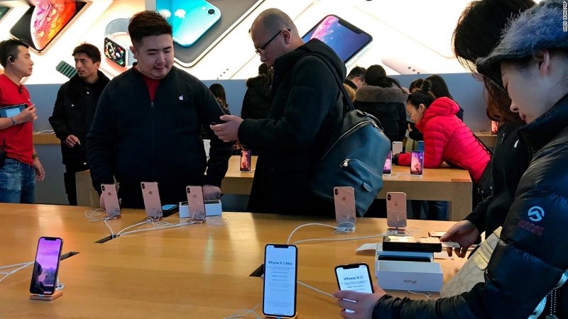 Căng thẳng thương mại Mỹ-Trung sẽ ảnh hưởng tới doanh số iPhone Căng thẳng thương mại Mỹ-Trung sẽ ảnh hưởng tới doanh số iPhone