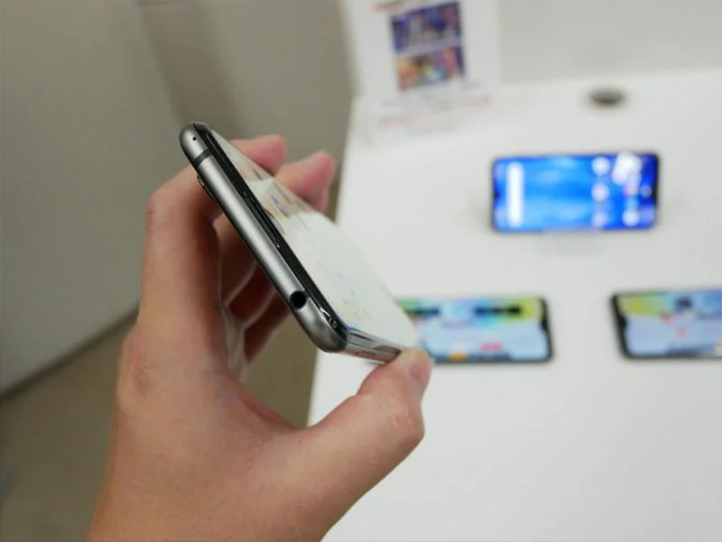 Cạnh trên Cạnh trên