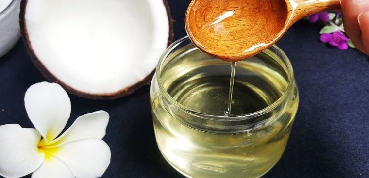 Sử dụng dầu dừa, răng trắng bật tông chỉ trong 1 tuần Sử dụng dầu dừa, răng trắng bật tông chỉ trong 1 tuần