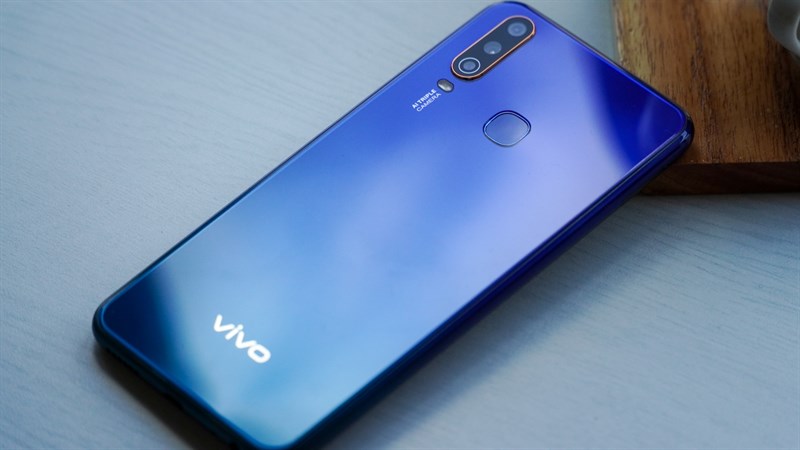 Trên tay đánh giá nhanh Vivo Y15: Màn hình giọt sương, 3 camera - ảnh 2 Trên tay đánh giá nhanh Vivo Y15: Màn hình giọt sương, 3 camera - ảnh 2