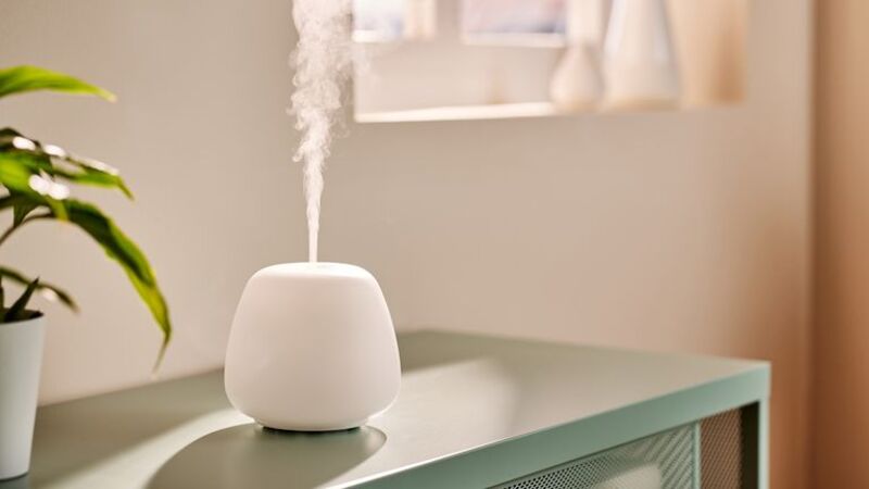 Sử dụng máy tạo độ ẩm hoặc máy phun sương làm tăng độ ẩm trong phòng và giảm nghẹt mũi