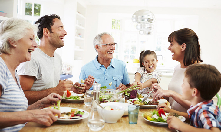 7 ý tưởng giúp Ngày của Cha thêm ý nghĩa, đáng nhớ > Bữa ăn sáng gia đình của người dân Úc vào Ngày của Cha