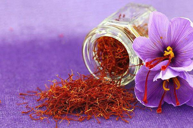 Đừng nhầm lẫn nhụy hoa nghệ tây với hồng hoa tây tạng Đừng nhầm lẫn nhụy hoa nghệ tây với hồng hoa tây tạng