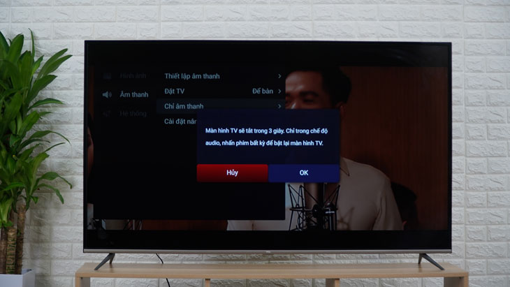 Đánh giá Android tivi TCl P8 > Tắt tiếng Youtube