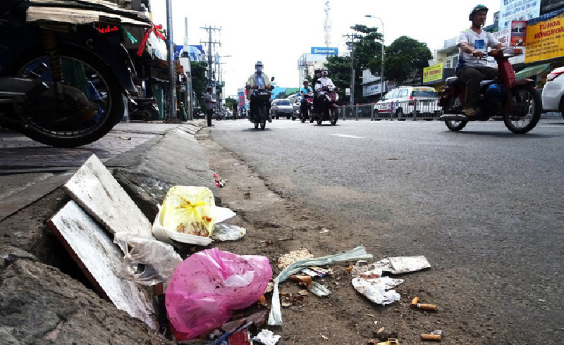 Chính thói quen này của người Việt làm tình trạng ngập nước nặng hơn Chính thói quen này của người Việt làm tình trạng ngập nước nặng hơn