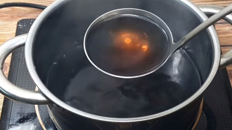 Nấu nước đậu đen