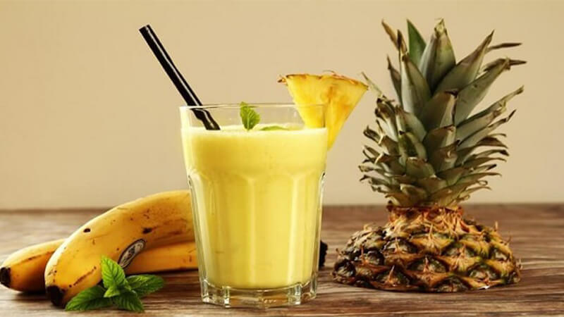 How to make a delicious pineapple smoothie, drink it and go to the clouds