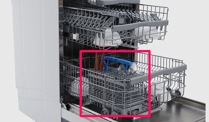 Máy rửa chén Candy được trang bị ngăn chứa dao kéo, muỗng đũa chuyên dụng