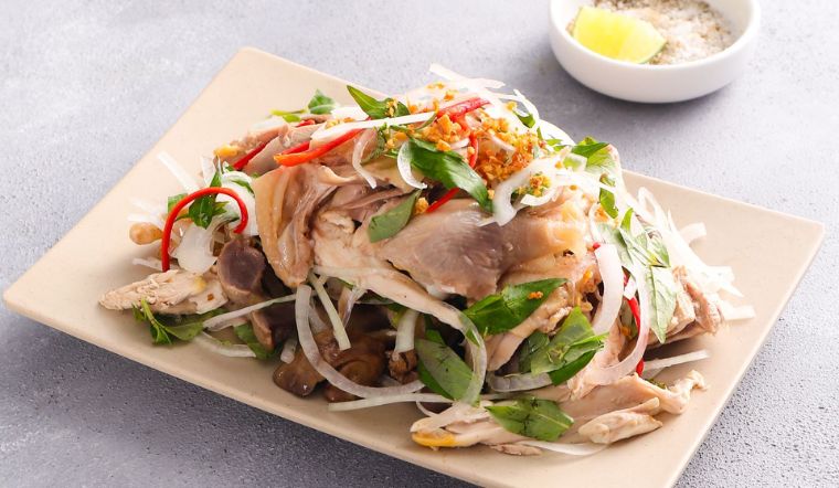 Cách làm gỏi gà xé phay bắp cải đậm vị đơn giản tại nhà 