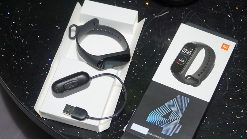 Xiaomi chính thức ra mắt vòng đeo tay thông minh Mi Band 4 tại Việt Nam Xiaomi chính thức ra mắt vòng đeo tay thông minh Mi Band 4 tại Việt Nam