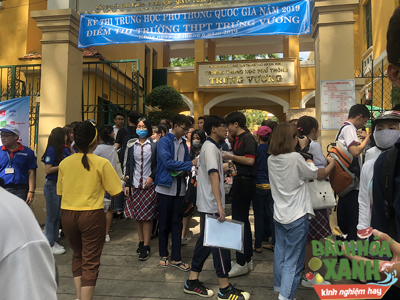 Thí sinh hoàn tất môn thi và ra về