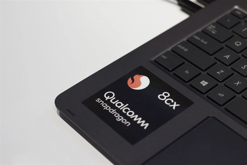 Máy tính Surface 2019 của Microsoft có thể không còn dùng chip Intel