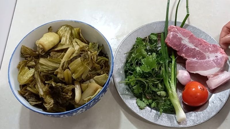 Nguyên liệu nấu canh cải chua thịt heo