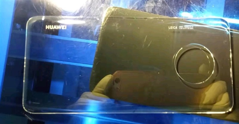 Panel kính mặt lưng được cho là của Huawei Mate 30 Pro Panel kính mặt lưng được cho là của Huawei Mate 30 Pro