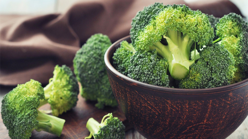 Trong 100g bông cải xanh có chứa 2,8g protein