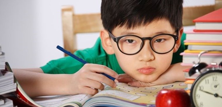 Cách chăm sóc, bảo vệ mắt cho bé để tránh cận thị