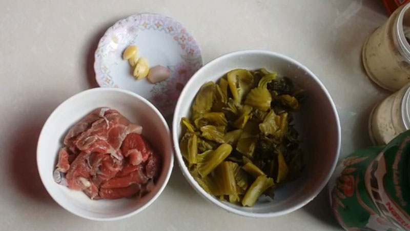 How to make beef stir-fry with pickles, even eating a large plate is not boring
