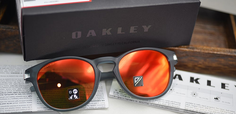 Mắt kính Oakley là của nước nào, được sản xuất ở đâu?