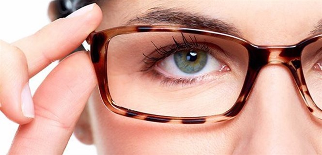 Tìm hiểu về nhựa Plastic trên mắt kính