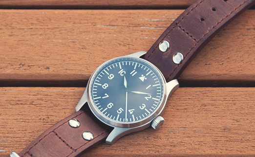 Đây là loại đồng hồ được thiết kế dành riêng cho các phi công giúp tăng bám sát vào cổ tay