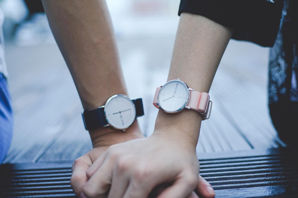 Tặng đồng hồ, món quà ý nghĩa và thiết thực cho người thân, bạn bè và người yêu. Hãy xem hình ảnh về những gợi ý quà tặng đồng hồ phù hợp với mọi đối tượng và dịp đặc biệt trong cuộc sống.