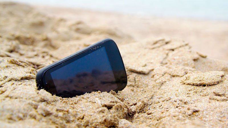 smartphone dính cát smartphone dính cát