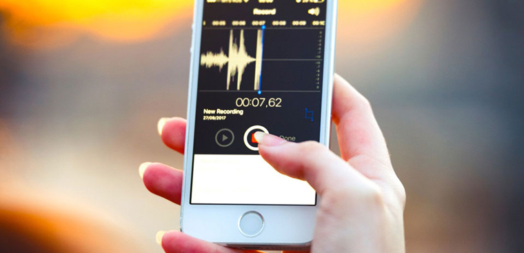 Có cách nào để ghi âm cuộc gọi trên iPhone mà không cần sử dụng ứng dụng bên ngoài không?