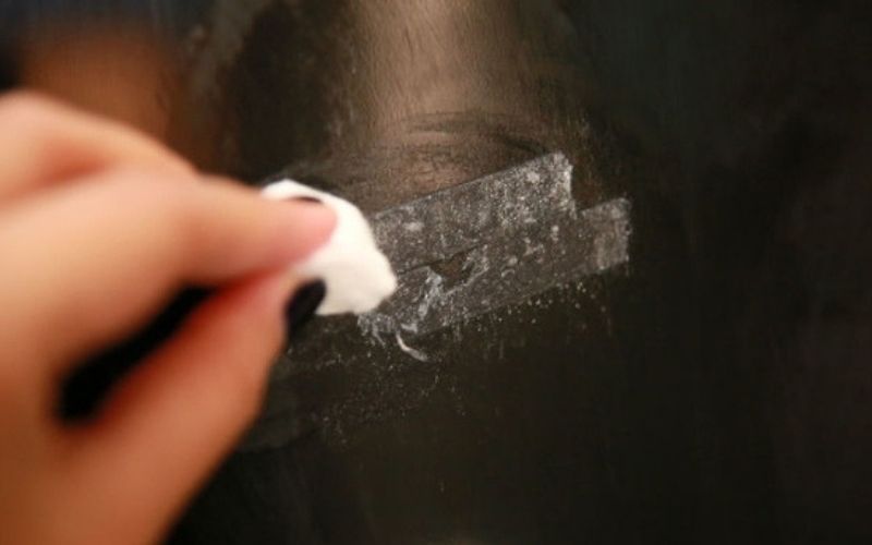 7 mẹo tẩy vết băng keo dính trên tường với nguyên liệu có sẵn tại nhà