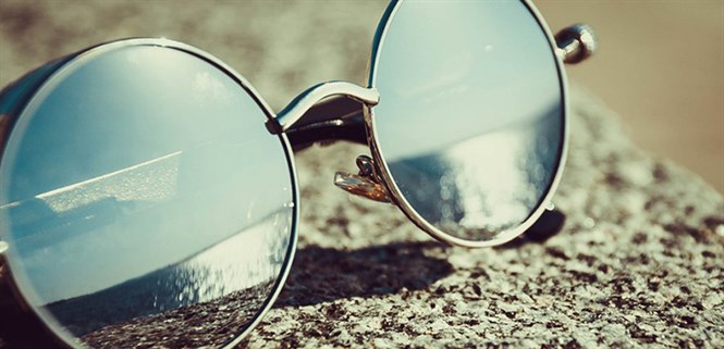 5 cách làm mờ vết xước trên mắt kính hiệu quả nhất