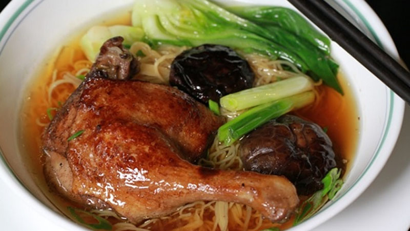 How to make delicious, sweet and delicious duck noodles with Chinese taste