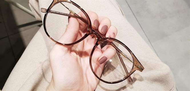 3 cách dán và sửa gọng mắt kính bị gãy đơn giản, hiệu quả