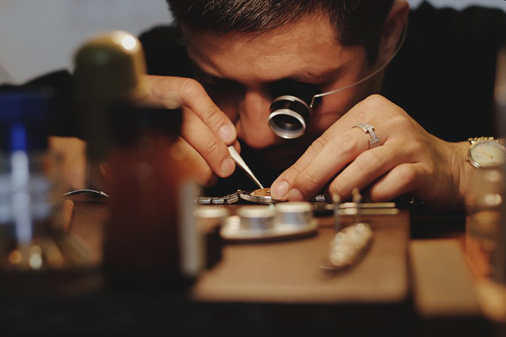 lau dầu cho đồng hồ lau dầu cho đồng hồ