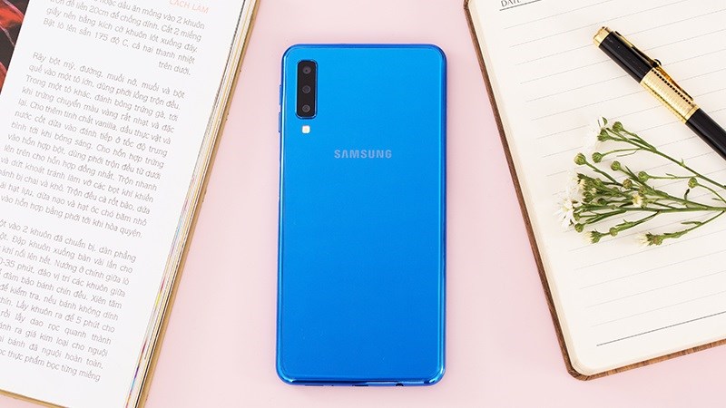 Điện thoại Samsung 3/4 camera hàng cũ giá cực tốt, rẻ hơn 40% so với giá mới Điện thoại Samsung 3/4 camera hàng cũ giá cực tốt, rẻ hơn 40% so với giá mới