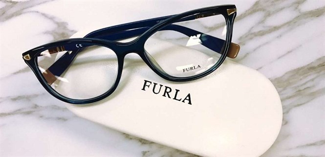 Mắt kính FURLA là của nước nào, được sản xuất ở đâu?