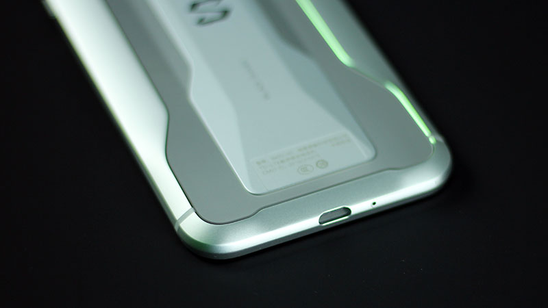 Đập hộp Xiaomi Black Shark 2 phiên bản cao cấp nhất: Vừa đẹp vừa sang - ảnh 14 Đập hộp Xiaomi Black Shark 2 phiên bản cao cấp nhất: Vừa đẹp vừa sang - ảnh 14