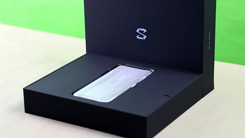 Đập hộp Xiaomi Black Shark 2 phiên bản cao cấp nhất: Vừa đẹp vừa sang - ảnh 3 Đập hộp Xiaomi Black Shark 2 phiên bản cao cấp nhất: Vừa đẹp vừa sang - ảnh 3