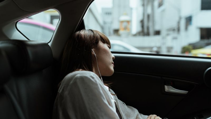 Warning about oversleeping in the car, which can lead to death