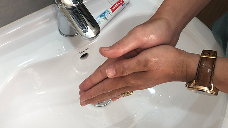 Mẹo đánh bay mùi tanh của cá trên tay với kem đánh răng 
